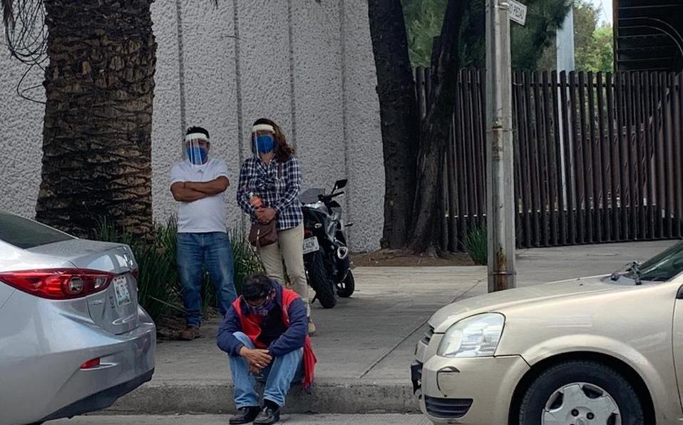 Los pacientes ya hacen fila para ser atendidos. (José Antonio Belmont)