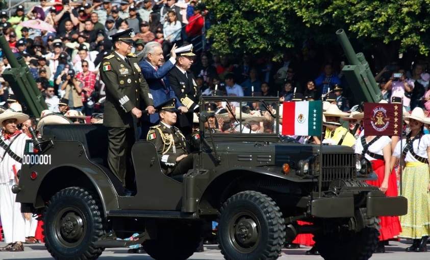 AMLO presidió el desfile militar, el último en el que estará como Presidente de México, porque el primero de octubre de 2024 dejará el cargo